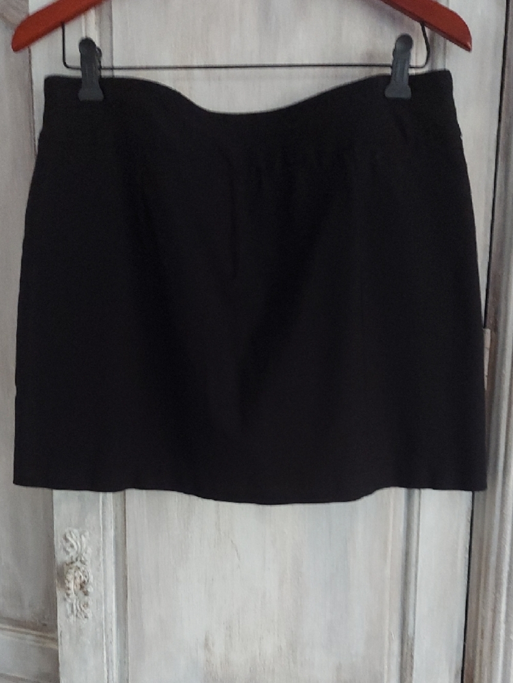 Attyre Black Skort with Streamlined Fit - Picture 4 of 4